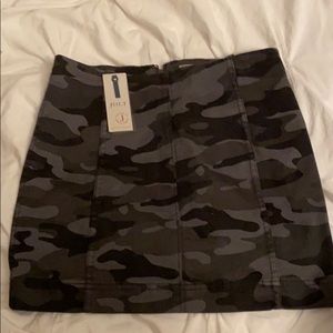 Jolt camo mini skirt